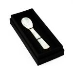 CUCHARA DE NÁCAR CON CAJA