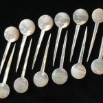 Set 12 pinchos de nácar con acabado redondo